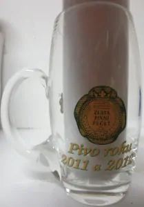 MINIPIVOVAR NOVOSAD František 2002 SVĚTLÝ LEŽÁK HARRACHOV pivo roku 2011 a 2012 (0,5L) krýgl