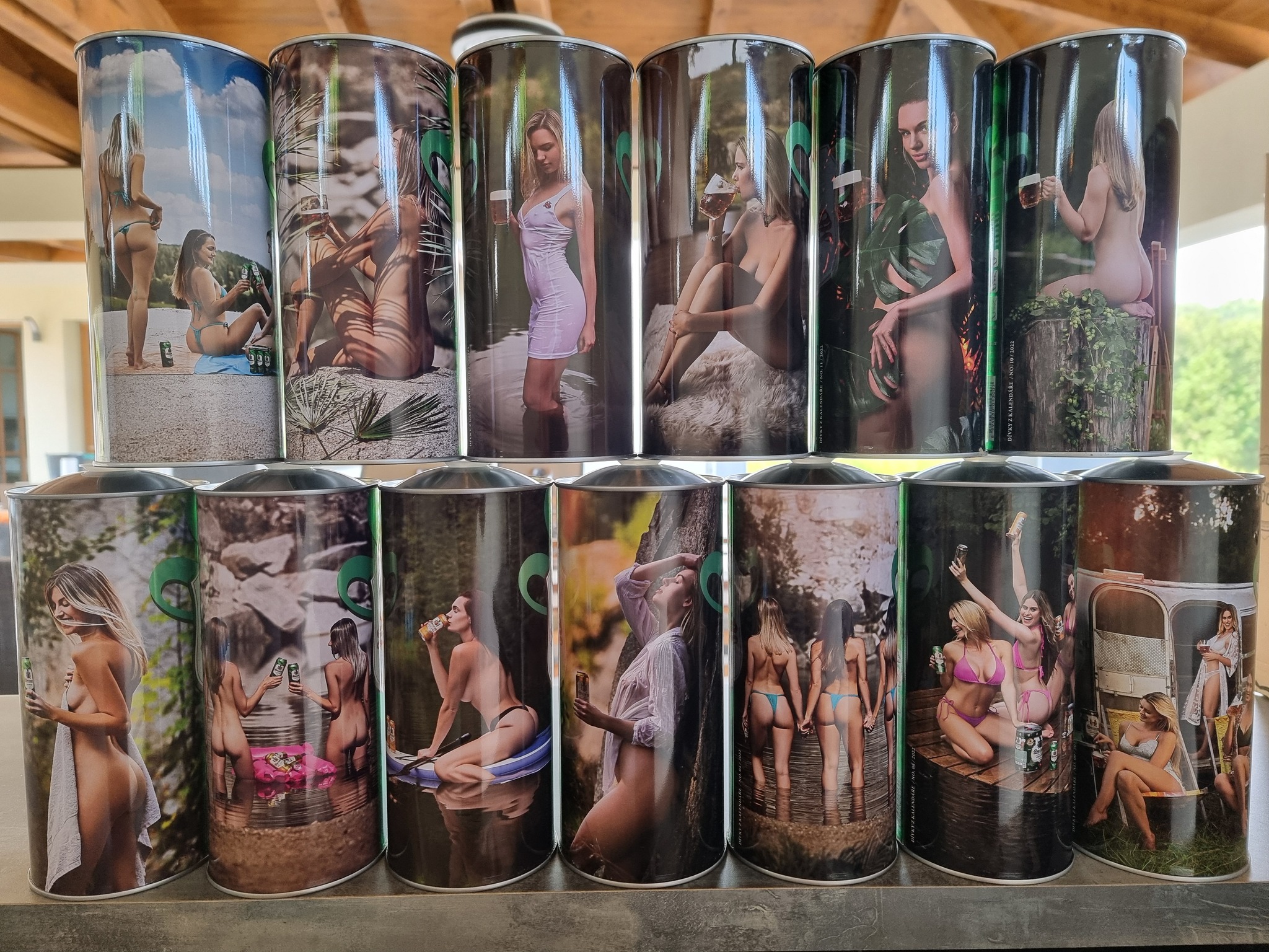 KALENDÁŘ DÍVKY (CALENDAR GIRLS) 2022 (13KS)