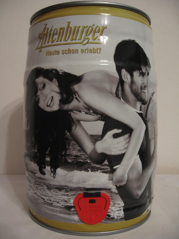 Altenburger girl on shoulder man 