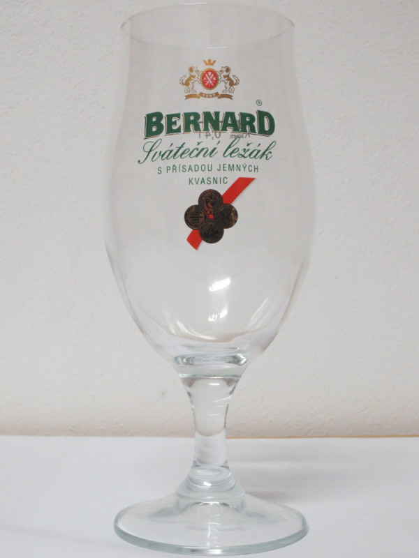 BERNARD Sváteční ležák S PŘÍSADOU JEMNÝCH KVASNIC (0,4L) stopka