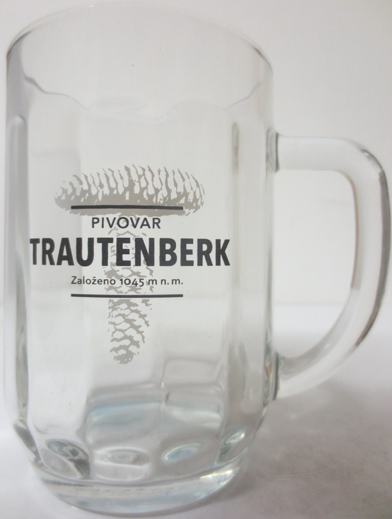 PIVOVAR TRAUTENBERK Založeno 1045 mn.m. (0,3L) Praha (bílé šišky)
