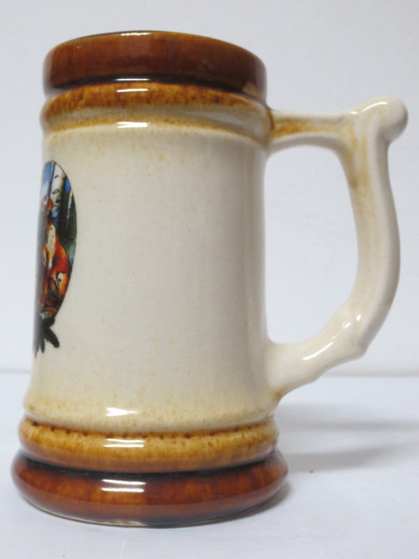 KERAMICKÝ KORBEL S MYSLIVECKÝM MOTIVEM (0,5L)